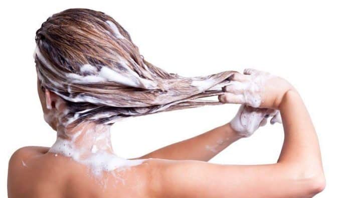 Lavar cabello champú natural sin sulfatos sin siliconas